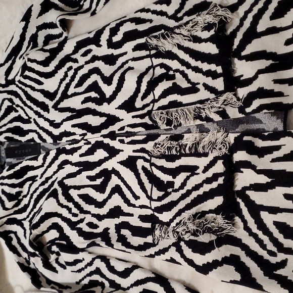 Cyrus Sweater - Picture 3 of 6